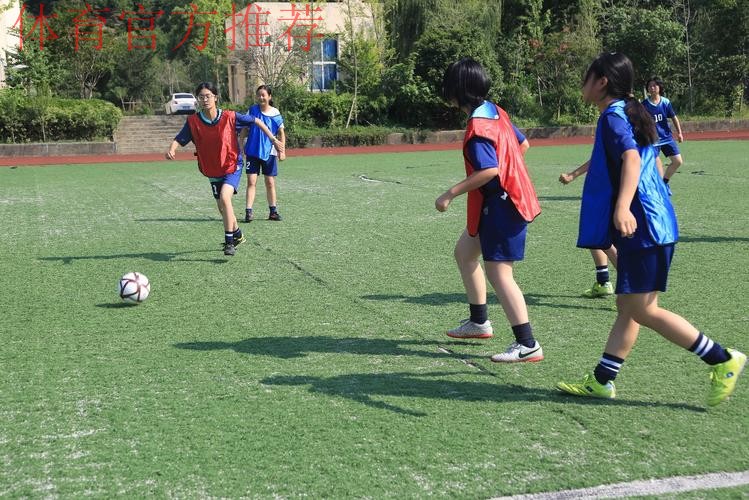 挥汗球场 筑梦绿茵 中国足协女足进校园公益活动在青川县木鱼初级中学顺利举行 挥汗球场 筑梦绿茵 中国足协女足进校园公益活动在青川县木鱼初级中学顺利举行